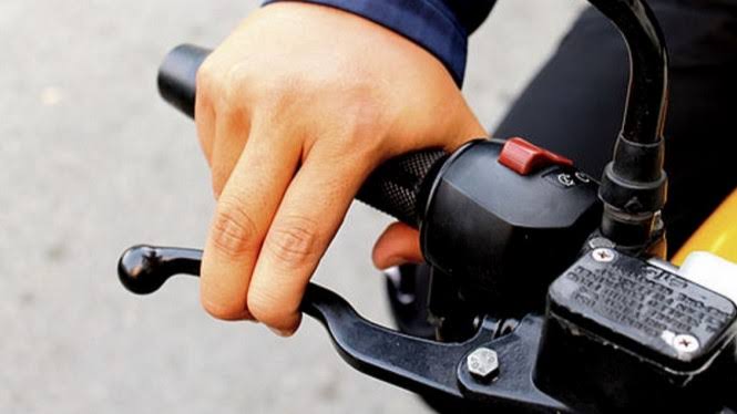 Sepele Tapi Bisa Bikin Aki Cepat Mati, Salah Satunya Menarik Pedal Rem