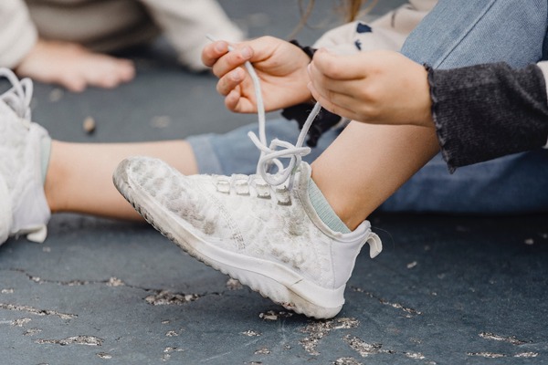 Begini Cara Ampuh Menghilangkan Bau Sepatu yang Tidak Sedap! Bisa Langsung praktik