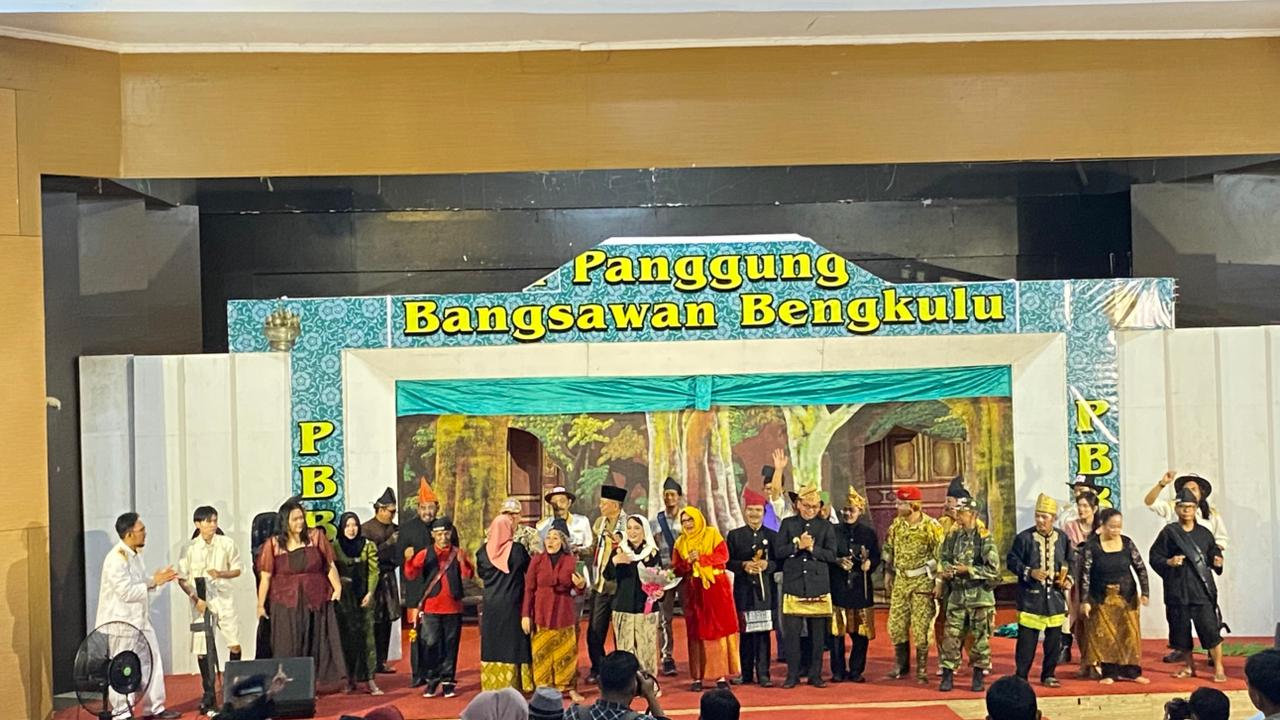Perankan Nyai Dieng dan Pati Setyanegara, Senator Destita dan Bupati Tedy Pukau Penonton Taman Budaya Bengkulu