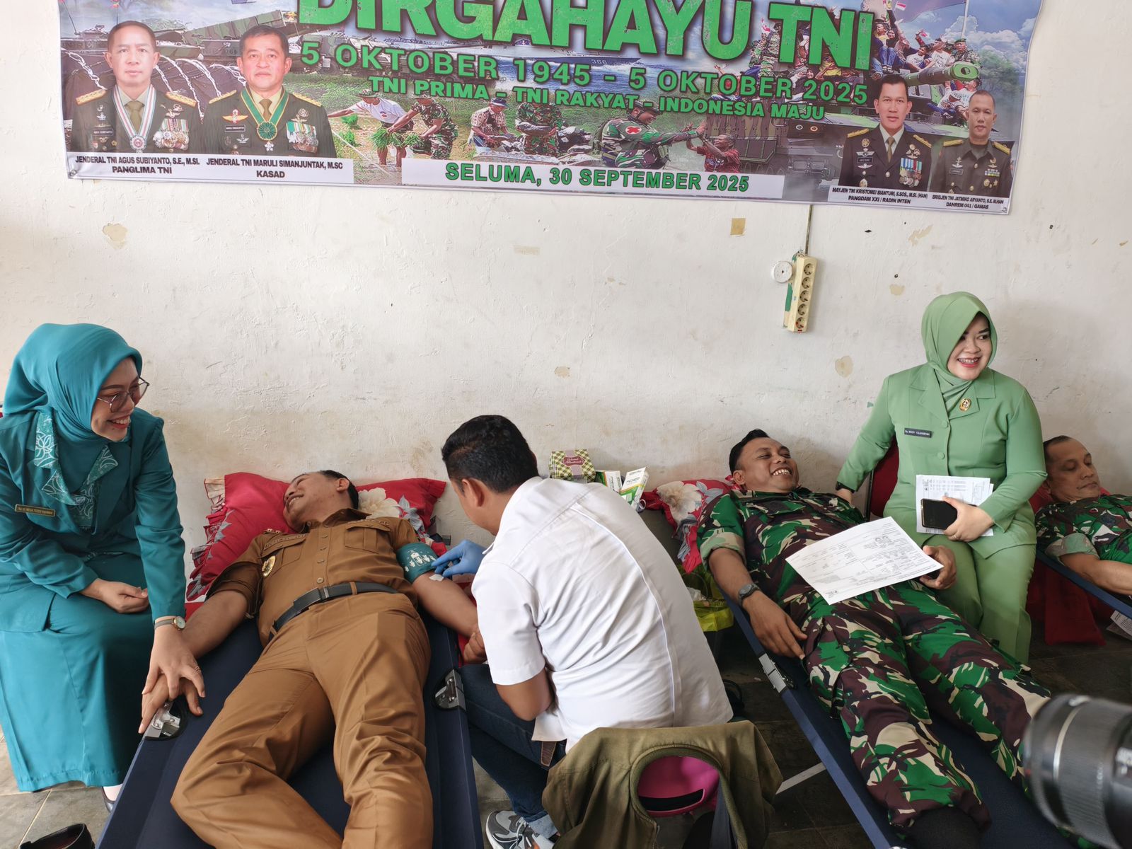 Baru Pertama Donor, Bupati Seluma Sumbang Darah Ditemani Dokter Pribadi di Acara Kodim 0425/Seluma