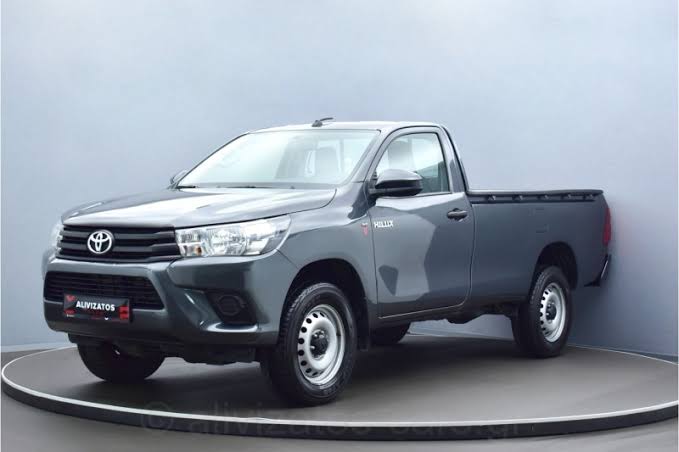 Toyota Hilux Single Cabin, Solusi Kendaraan Angkutan Ringan Serba Bisa 
