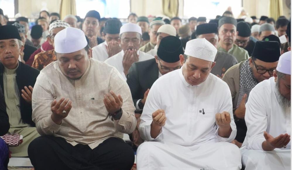 Di Bawah Kubah At-Taqwa, Kota Bengkulu Sambut 2026 dengan Doa dan Harapan