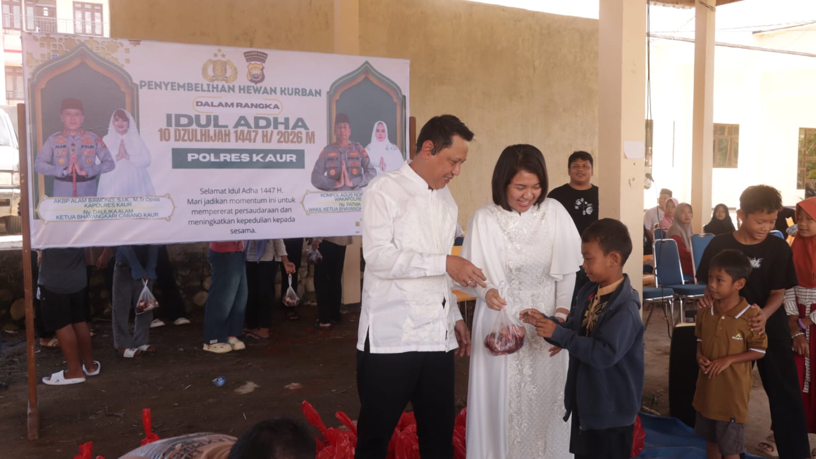 Sentuh Sektor Pendidikan dan Kaum Duafa, Polres Kaur Distribusikan Paket Daging Kurban dari 11 Ekor Sapi