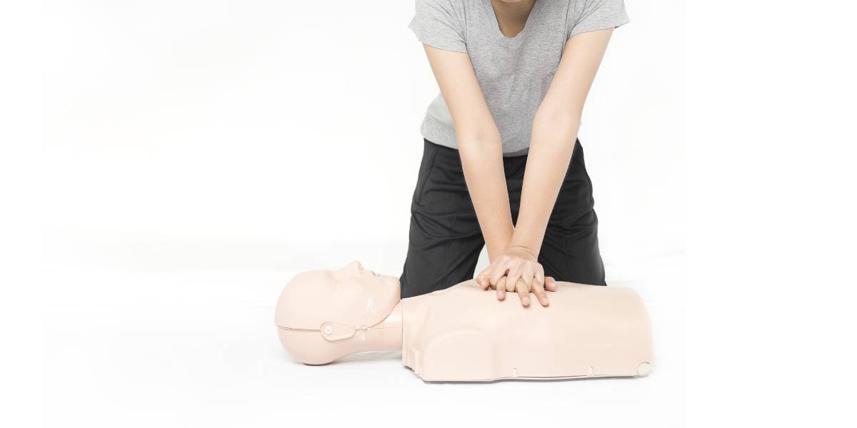 Ini Cara Melakukan CPR! Pertolongan Pertama Henti Jantung