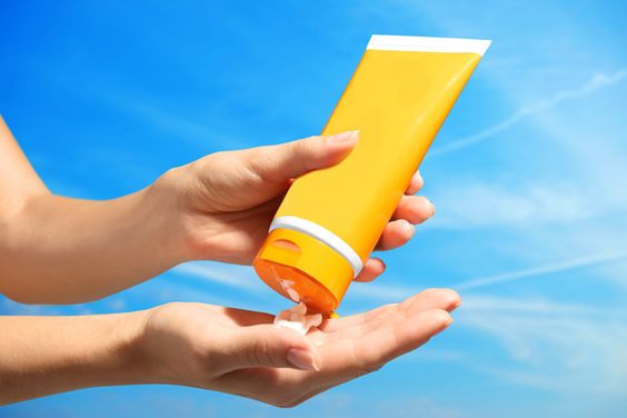 Segera Ganti Produk! Inilah 7 Tanda Jika Produk Sunscreen Tidak Cocok Pada Kulit 