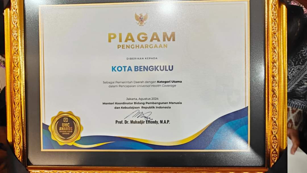 Pemkot Bengkulu Raih Penghargaan UHC Awards Kategori Utama