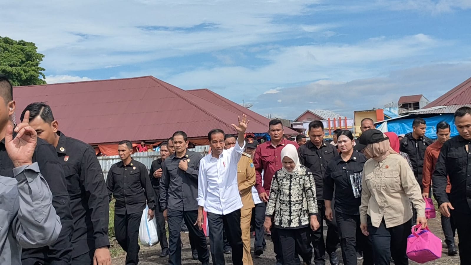 Kunjungi Pasar Induk Purwodadi, Presiden Disambut Antusias Oleh Masyarakat Bengkulu Utara 