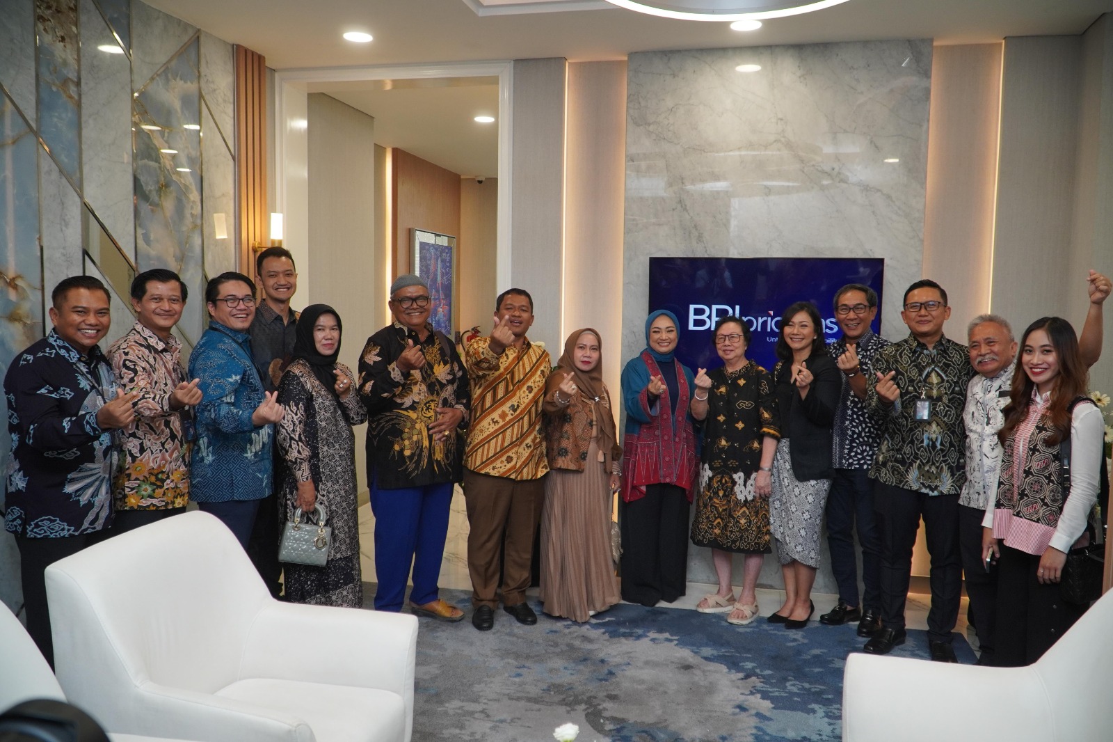 Resmikan Sentra Layanan Prioritas di Cirebon, Kini BRI Miliki 43 Lokasi Layanan Premium di Seluruh Indonesia