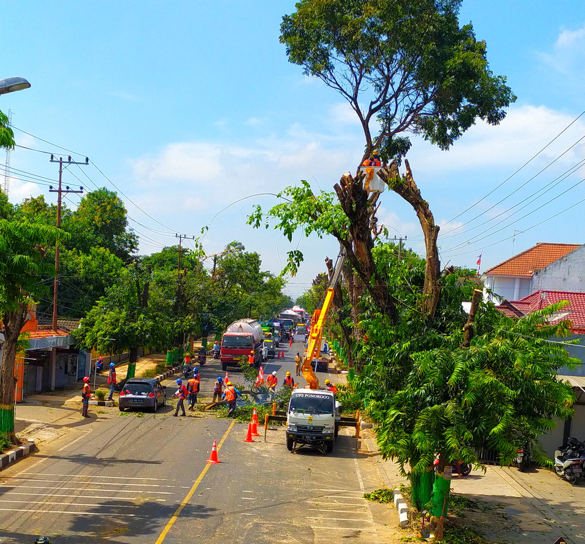 Hadapi Cuaca Ekstrem, Ini Imbauan PLN untuk Jaga Keselamatan Pelanggan