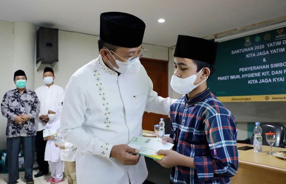 Ini Dia 8 Golongan Orang Penerima Zakat Fitrah 