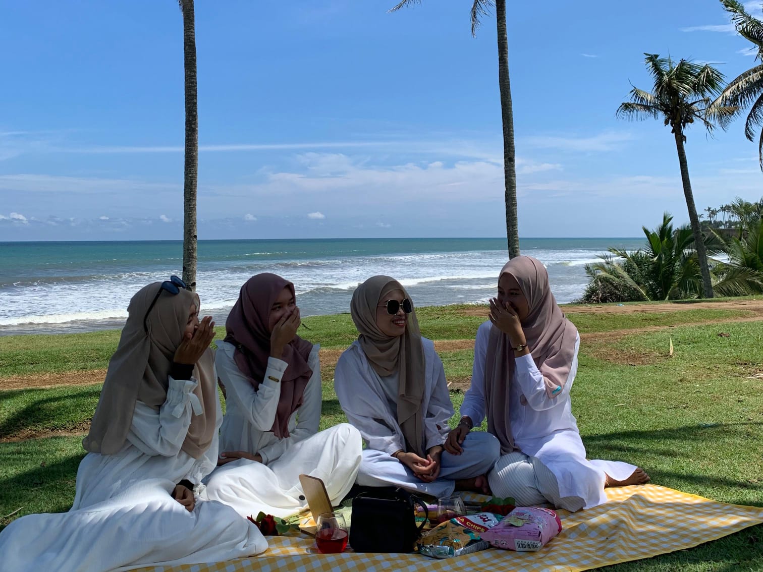 Pantai Nangai Bengkulu Utara: Tempat Piknik Aesthetic di Tepi Laut