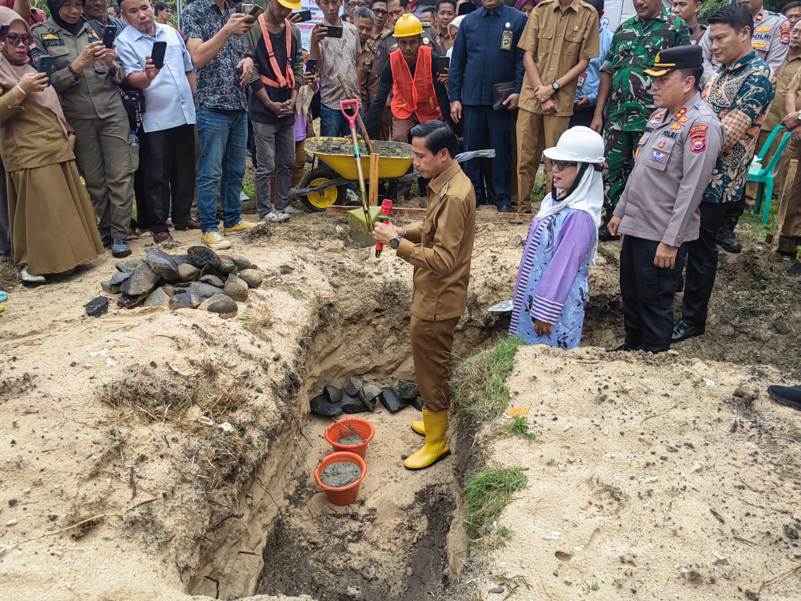 Pembangunan Kampung Nelayan Merpas Dimulai, Senator Destita dan Bupati Kaur Tandai Lewat Peletakan Batu