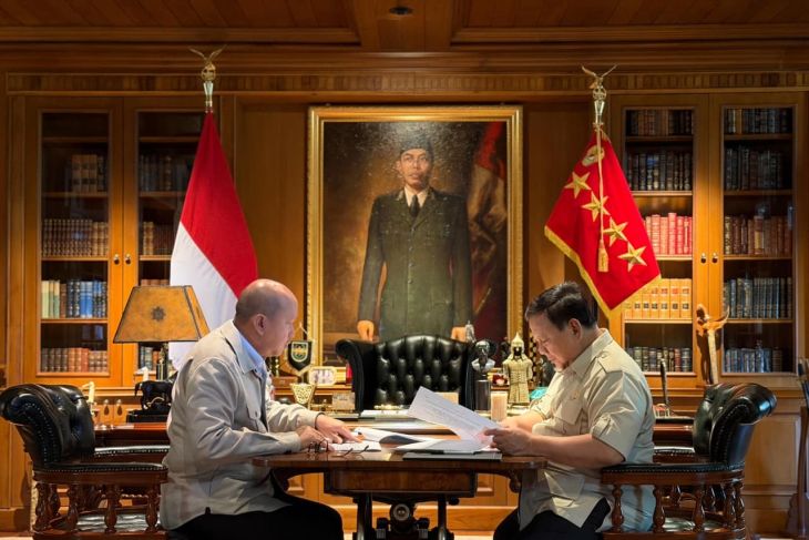 Presiden dan Rosan Bahas Pembangunan Program Hilirisasi di 13 Lokasi