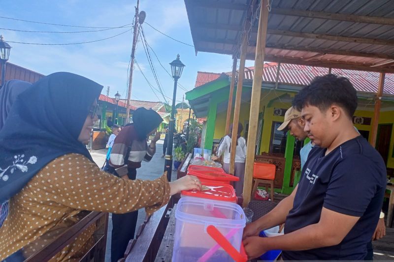 Air Dohot Diburu Wisatawan Lokal hingga Malaysia di Pulau Penyengat