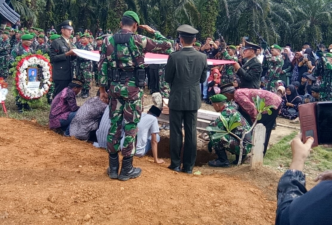 Pemakaman Pratu Anumerta Muhammad Fadil Dilakukan Secara Militer, Selamat Jalan Prajurit!