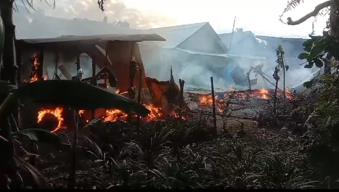 Kebakaran Hebat di Desa Pauh Terenja Mukomuko Hanguskan Rumah Warga