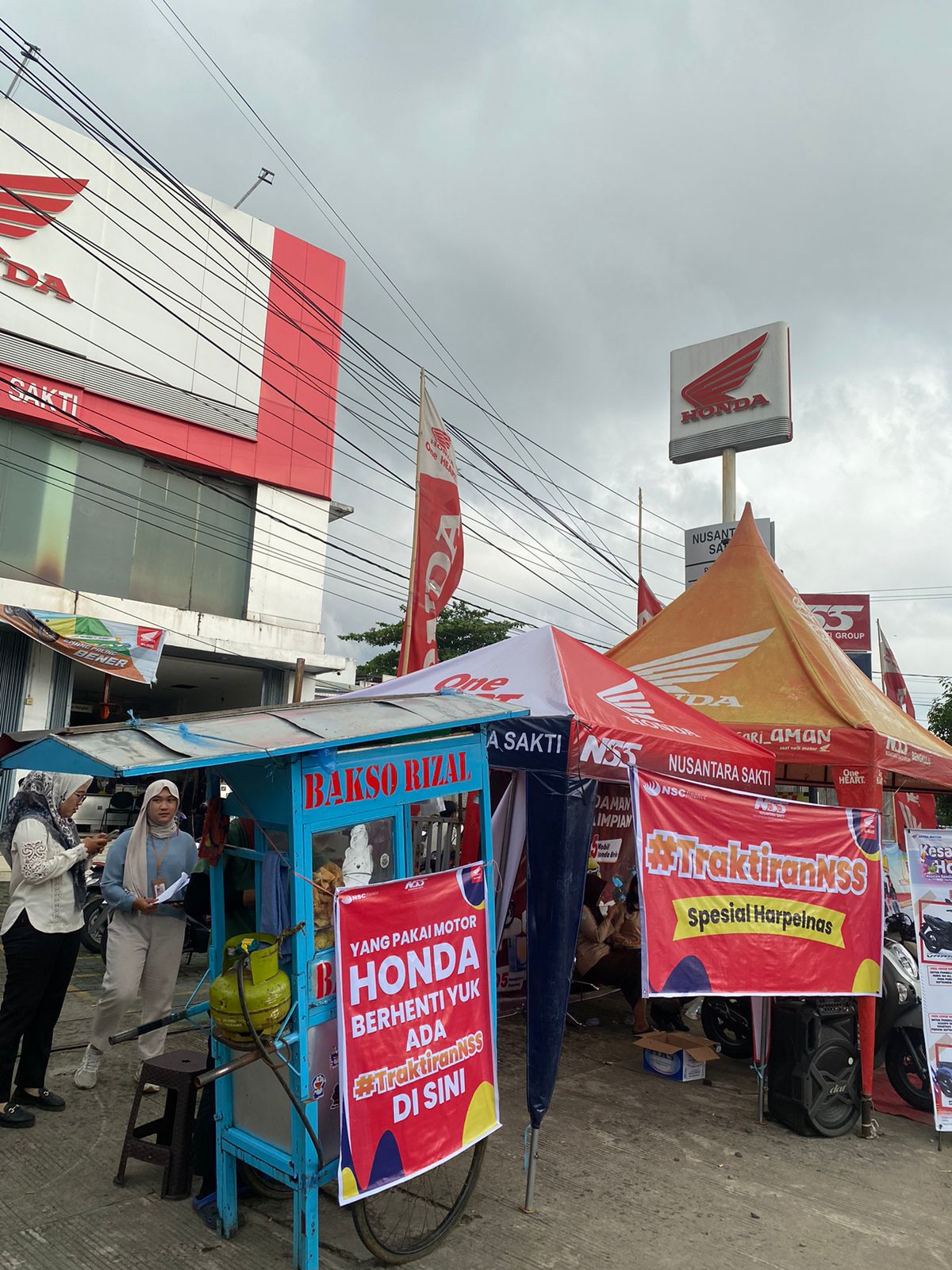AHASS NSS Bengkulu Bagi-bagi Bakso Gratis di Hari Pelanggan Nasional