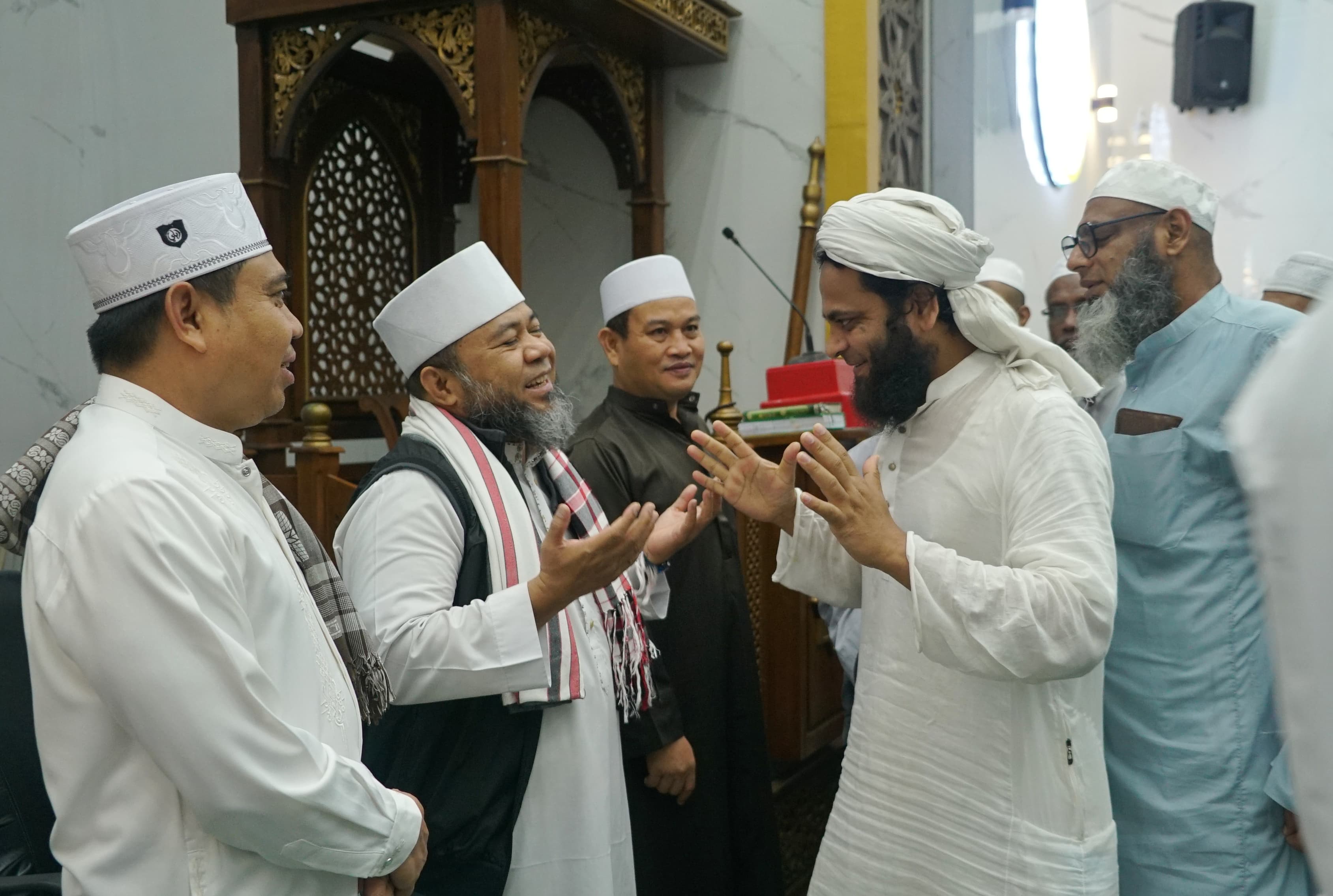 Gubernur Helmi Hasan Lepas Ribuan Jamaah ke Ijtima Ulama Dunia di Lampung