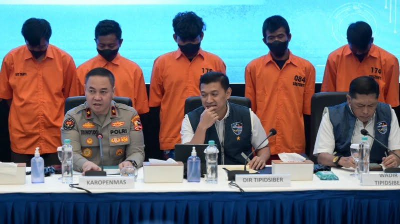 Polri Bongkar Grup Facebook “Fantasi Sedarah”, Salah Satu Tersangka DPO Kasus Cabul di Bengkulu