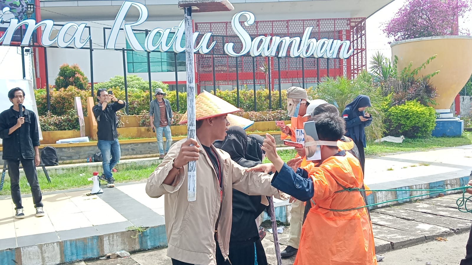 Pemuda di Bengkulu Peringati Hari Tani Nasional, Petani Jadi Buruh di Tanah Sendiri