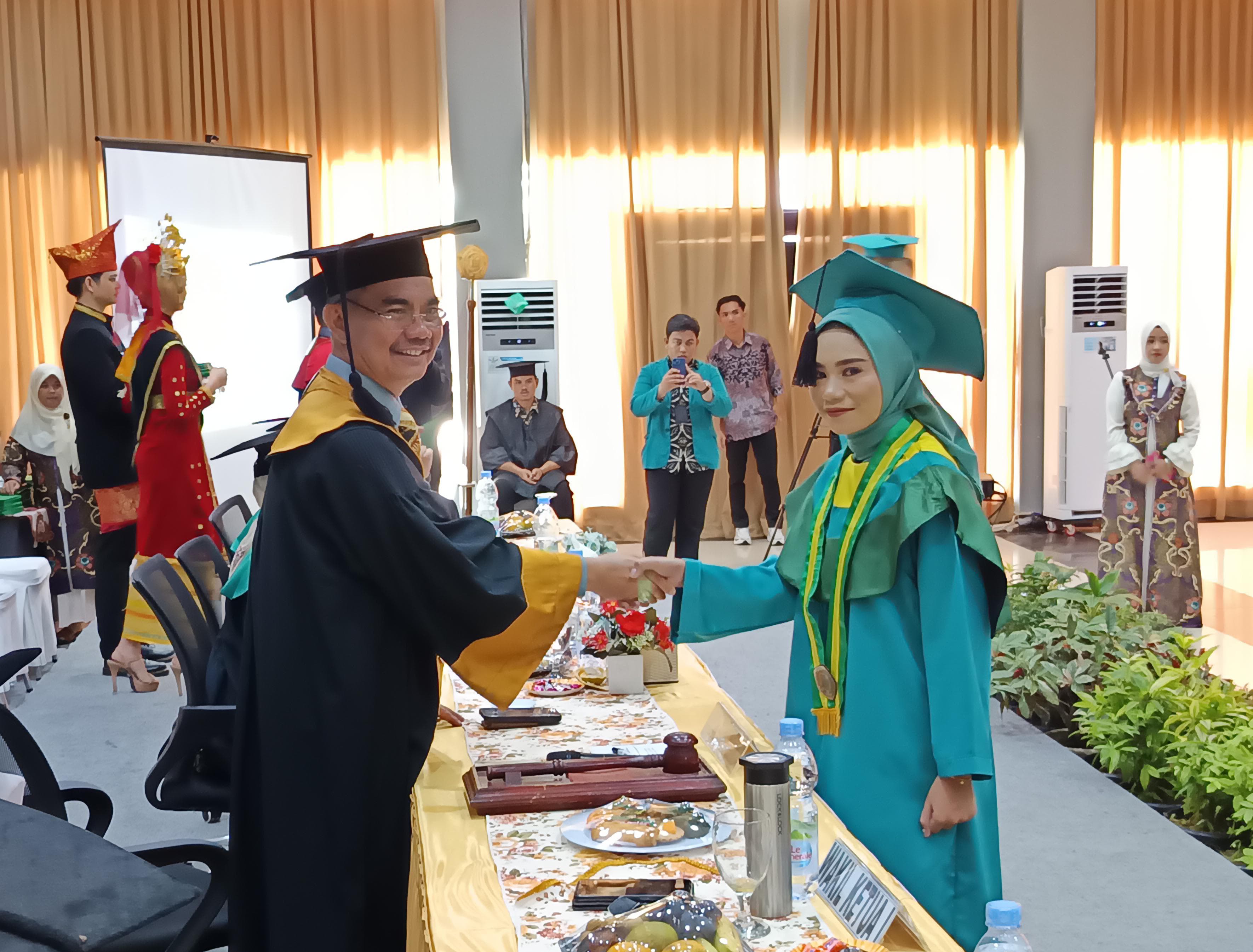 STIKES Tri Mandiri Sakti Bengkulu Wisudakan 296 Lulusan pada Wisuda ke XXI