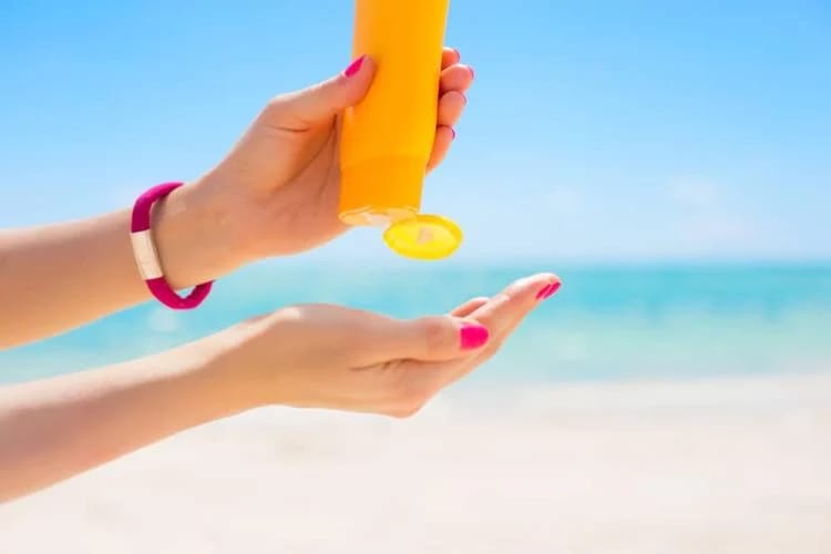 Penting, Ketahui Cara Reapply Sunscreen yang Tepat