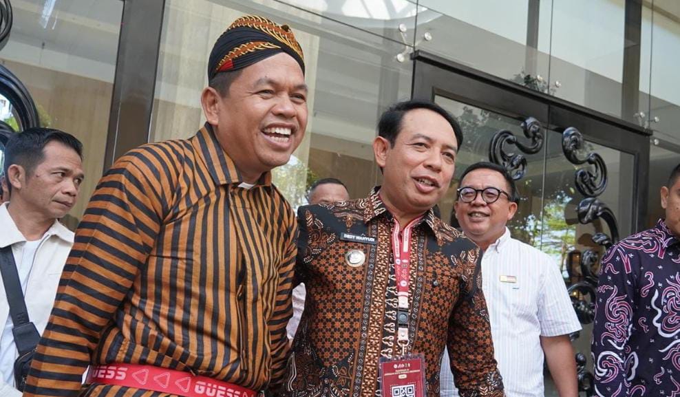 Momen Akrab di Rakernas JKPI, Gubernur Jawa Barat KDM Sapa Wali Kota Bengkulu Dedy Wahyudi