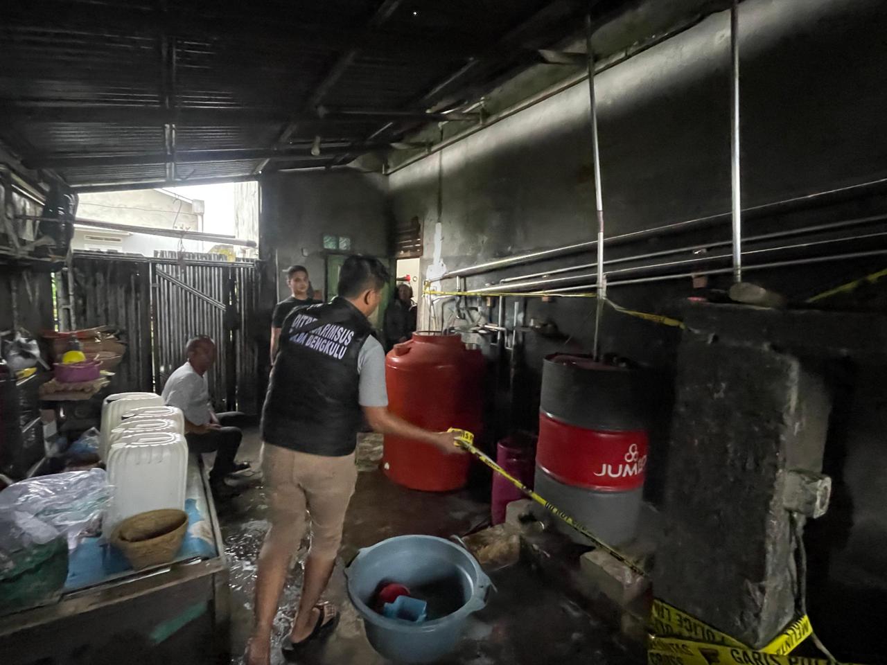 Nekat Beroperasi 3 Tahun, Pabrik Arak Ilegal di Kepahiang dan Rejang Lebong Digerebek