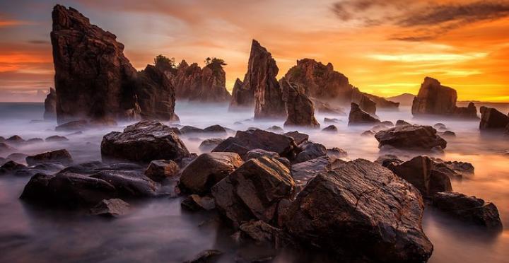 Pesona Indahnya Pantai Gigi Hiu Tanggamus Lampung, Pantai dengan Jajaran Batu Karang yang Eksotis