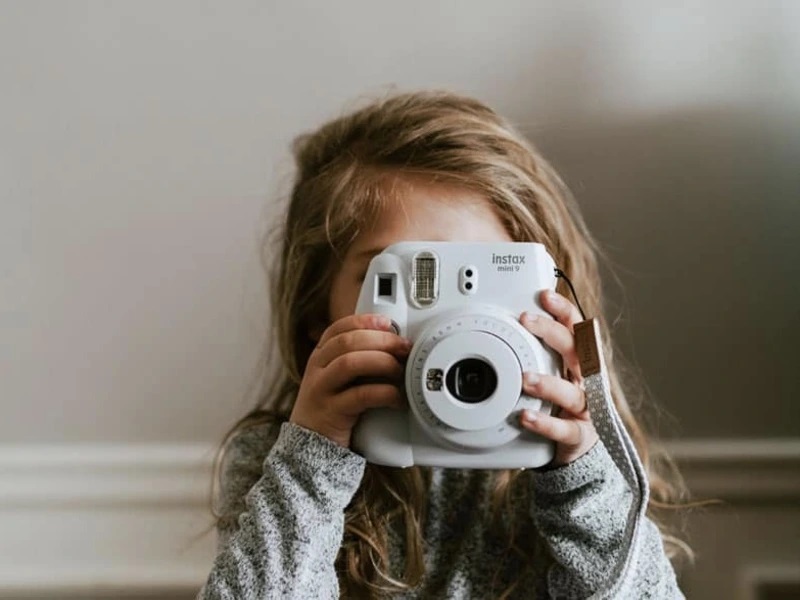 10 Kamera Polaroid Terbaik! Hasil Foto Vintage dan Langsung Jadi
