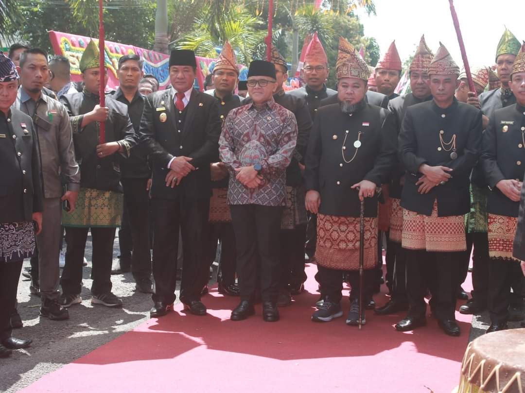 Ketua DPRD Kota Bengkulu Sambut Kedatangan Menpan RB, Azwar Anas