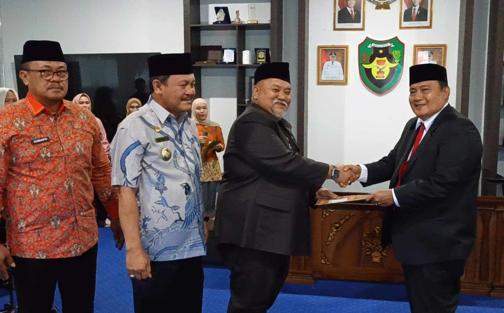 Kastilon Nahkodai Dukcapil, Bupati Tekankan Pelayanan Tanpa Keluhan