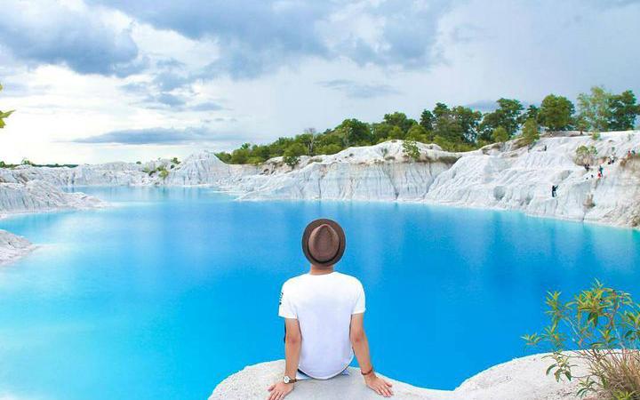 8 Keistimewaan Danau Kaolin, Destinasi Bekas Tambang Timah di Bangka Belitung