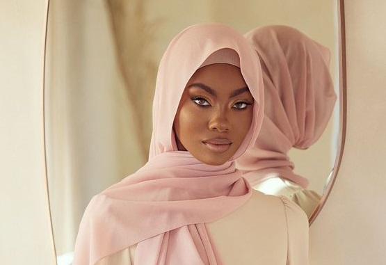 Ini Dia 10 Warna Hijab yang Cocok untuk Kulit Sawo Matang, Lebih Cerah dan Bikin Percaya Diri 