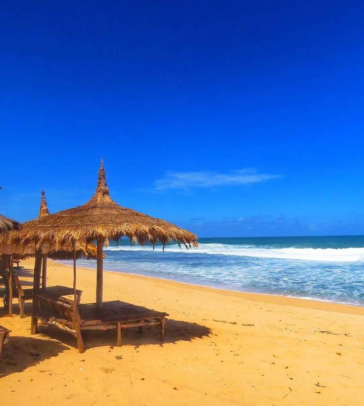 Intip Keindahan Pantai Watu Lawang,  Pantai Berpintu Goa Batu Karang Nan Eksotis 