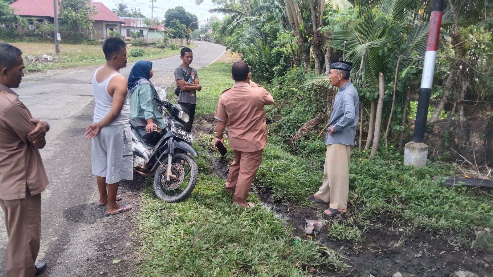 Pembersihan Siring Makam Tanggo Raso Terkendala Pasir Tebal, Kades Berharap Bantuan Alat Berat