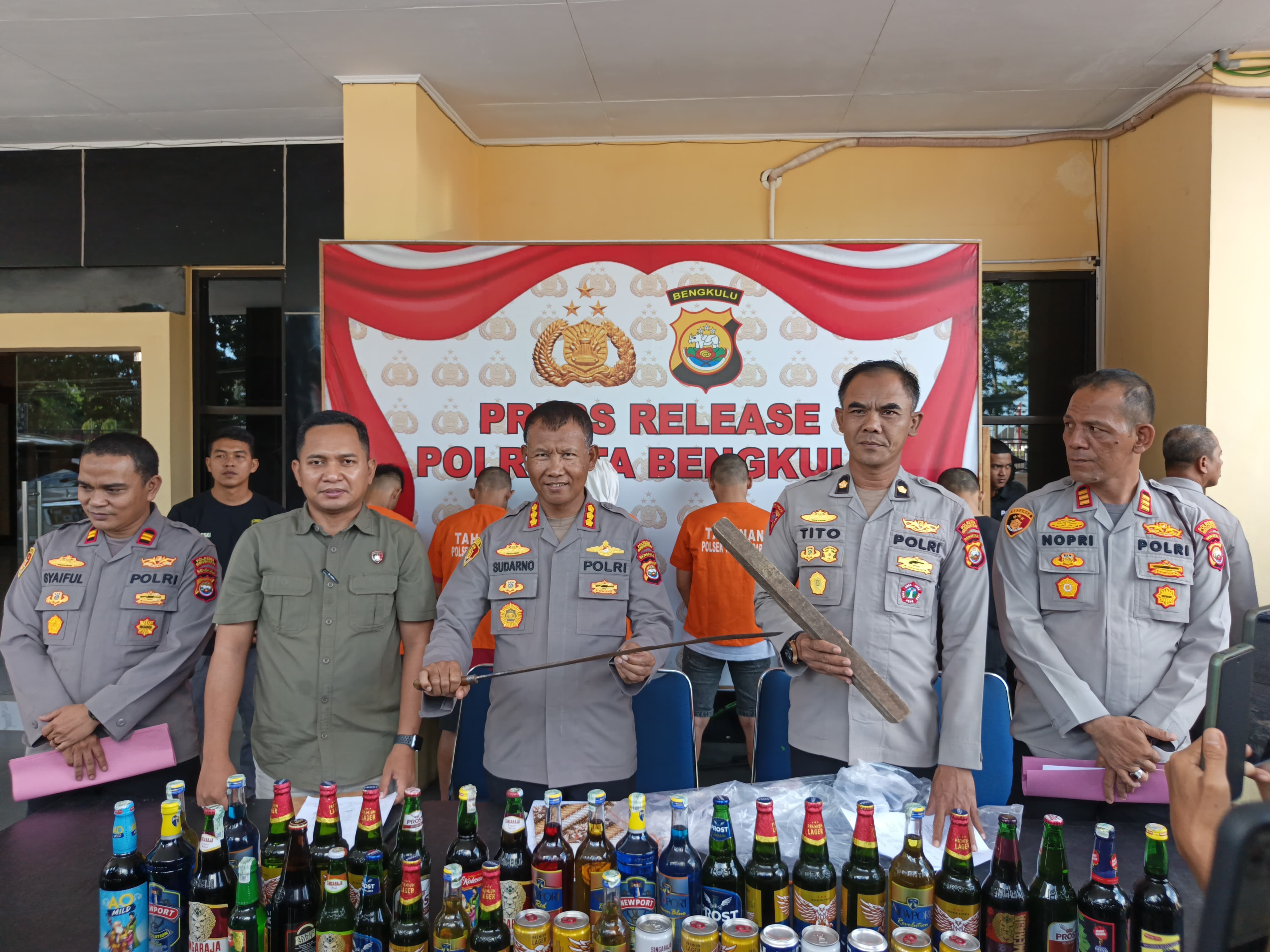 23 Pelaku Diciduk, Ribuan Liter Tuak Dimusnahkan dalam Operasi Pekat Polresta Bengkulu