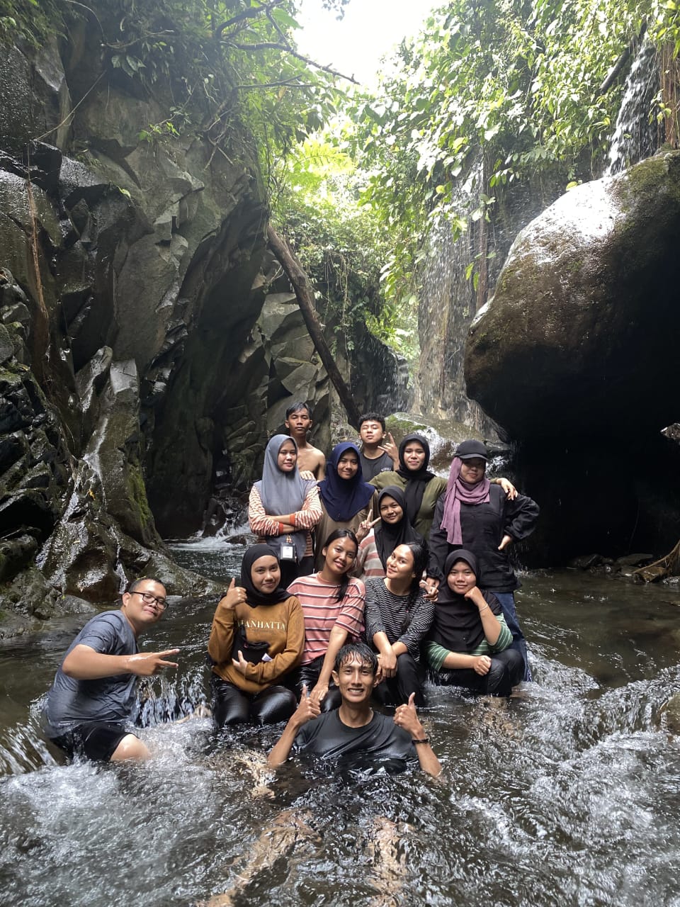 Air Terjun Lorong Watu: Permata Tersembunyi di Bengkulu Utara yang Wajib Dikunjungi