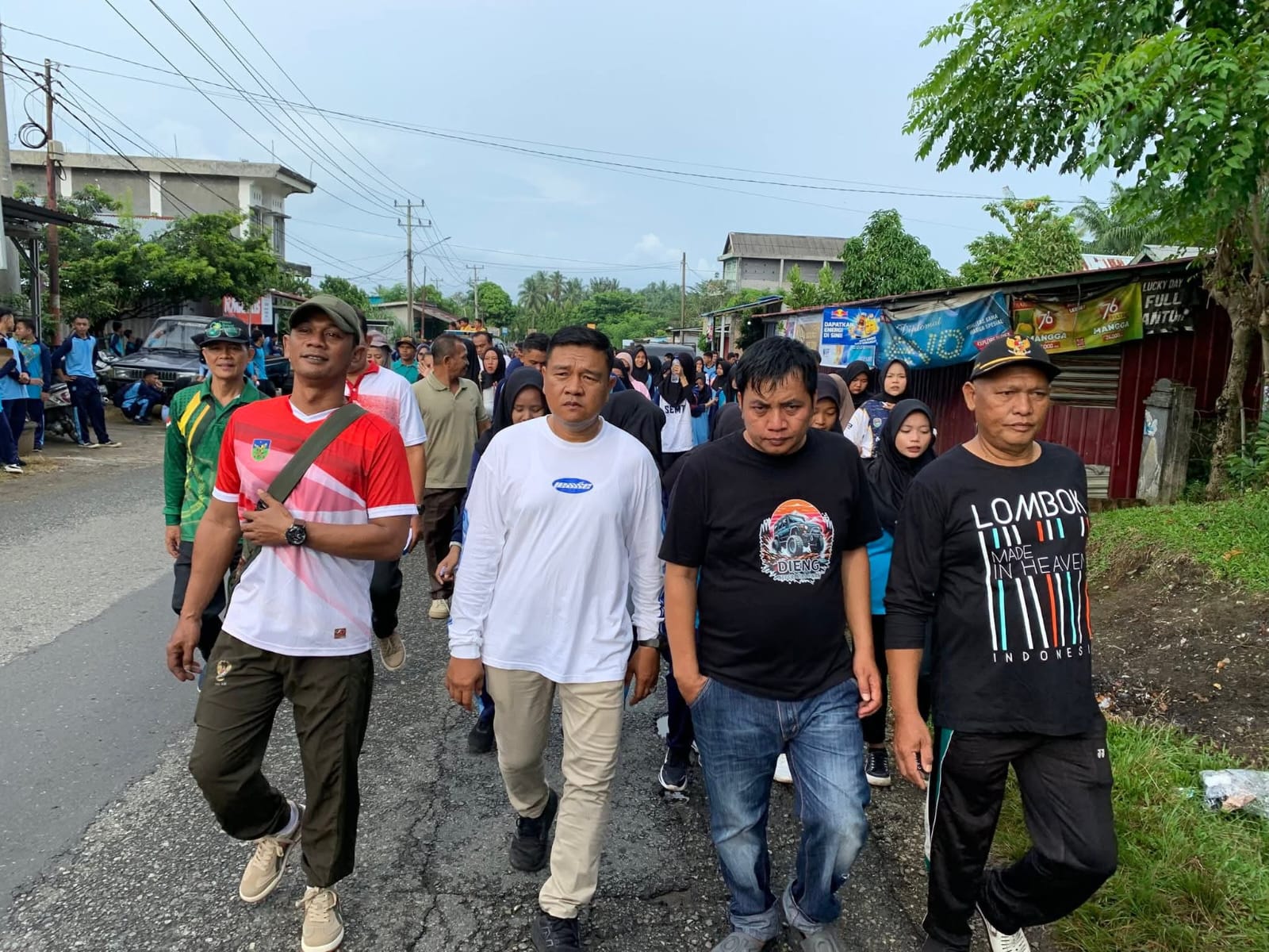 Semangat Betunggal Membara, Warga Pino Raya Padati Jalan Santai