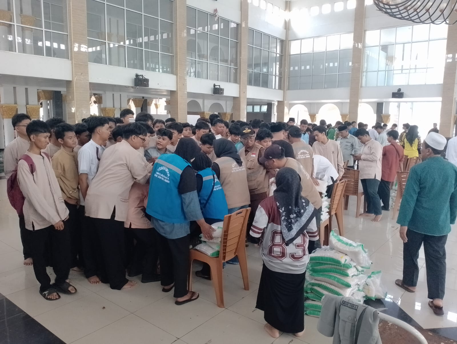 Program Pangan Murah Religius Diserbu Pelajar, 2.000 Karung Beras Ludes Terjual