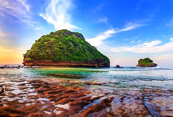 Pantai Goa Cina dan Legenda Hing Hook, seorang Pemuda Tionghoa yang Bersemedi Hingga Akhir Hayat di Goa Cina