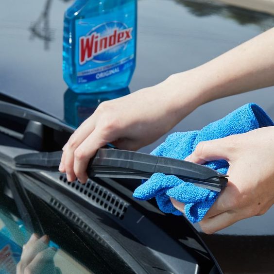 Kaca Lebih Kinclong dan Bersih, Simak Tips Memilih Cairan Wiper Mobil yang Tepat