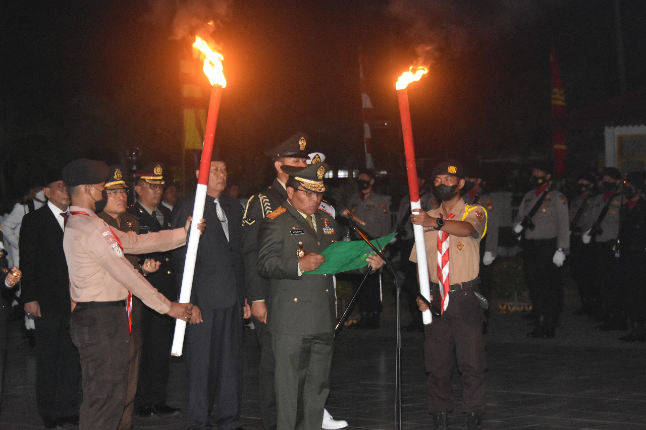 Danrem 041/Gamas Pimpin Upacara Apel Kehormatan dan Renungan Suci