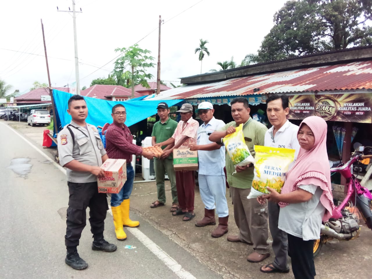 Takut Banjir Susulan, Warga Tempati Tenda Pengungsian