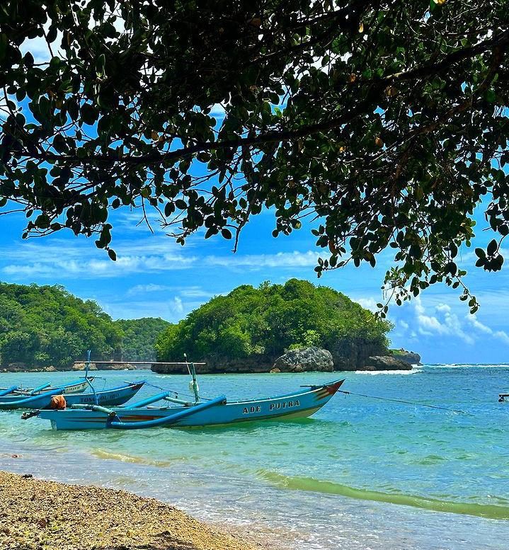 Asal Usul Pantai Kondang Merak, Konon Dijadikan Tempat Burung Merak Mencari Minum 