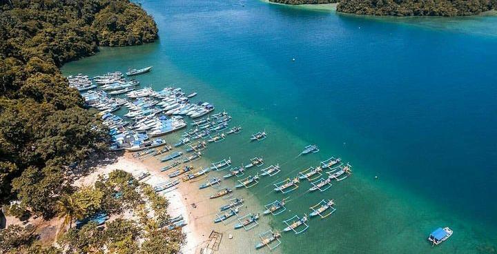 Memancing dan Menikmati Nikmatnya Hasil Laut Pantai Sendang Biru di Jawa Timur 