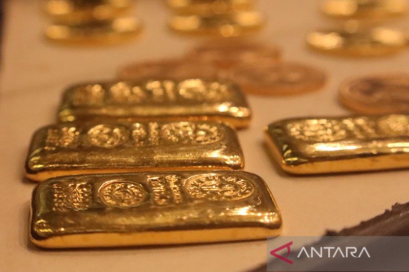 Harga Emas Antam Hari ini Naik Rp4.000 per Gram