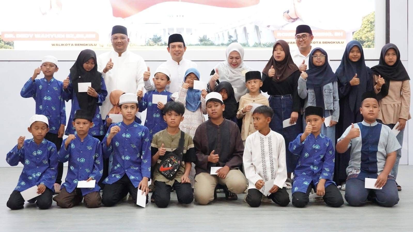 Refleksi Setahun Kepemimpinan, Dedy-Ronny Buka Puasa Bersama dengan Anak Asuh 