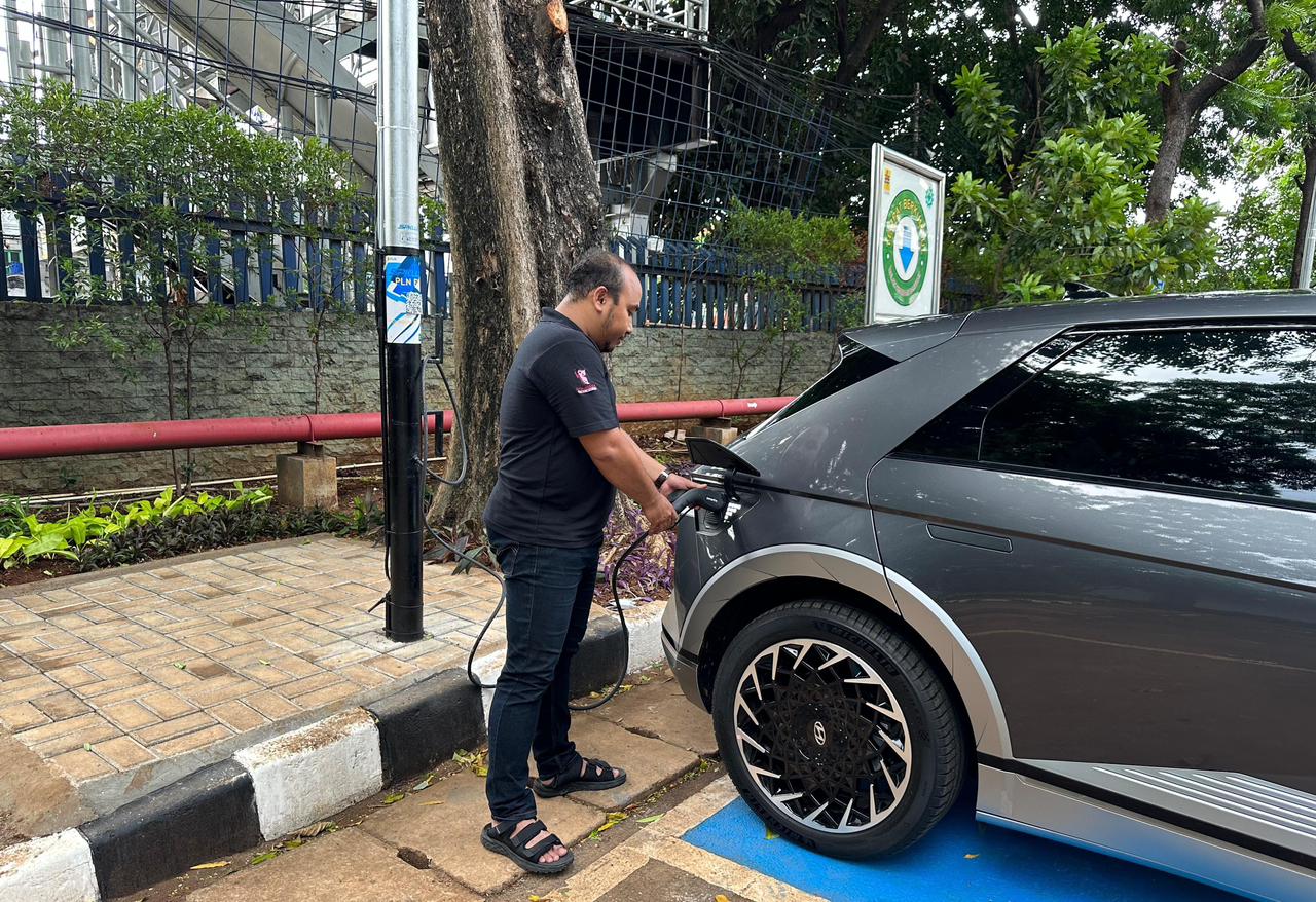 PLN Gandeng 5 Mitra, Makin Banyak Pebisnis Bangun SPKLU, Ekosistem Kendaraan Listrik Kian Kokoh