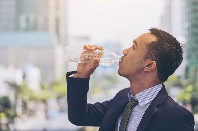 Bukan Segel Plastik! Ini Dia Kriteria Botol Minuman yang Aman dan Sehat